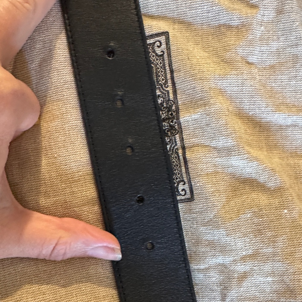 Gucci Black Belt with Gold Buckle - Picture 7 of 7